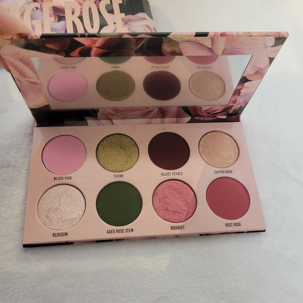 Give Me Glow Vintage Rose Eyeshadow Palette